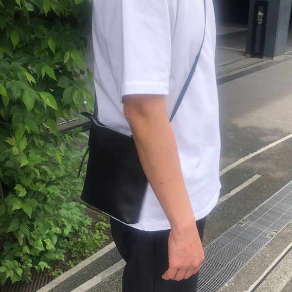 ブラック