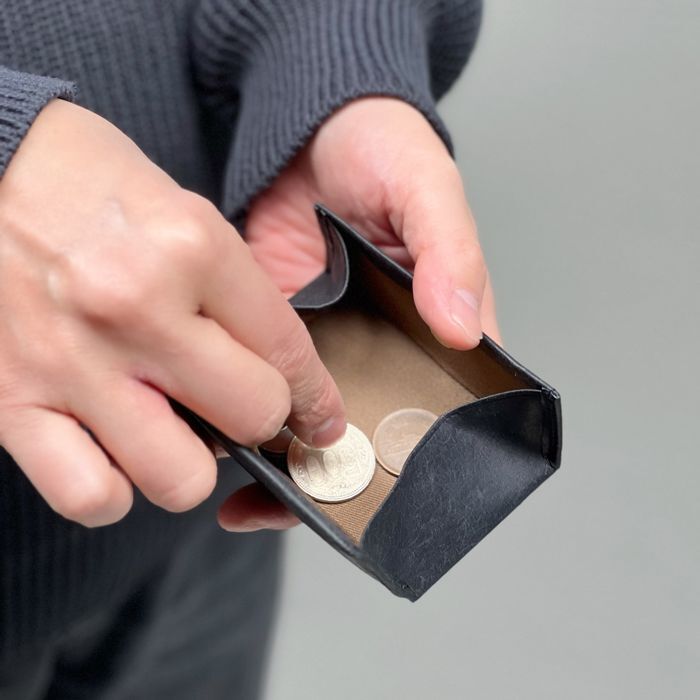 BOXコインケースは、大きく開くので見やすく、他にキーを入れたりできます。