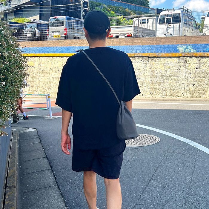 ［シャトルレザー］　巾着バッグ　ショルダータイプ